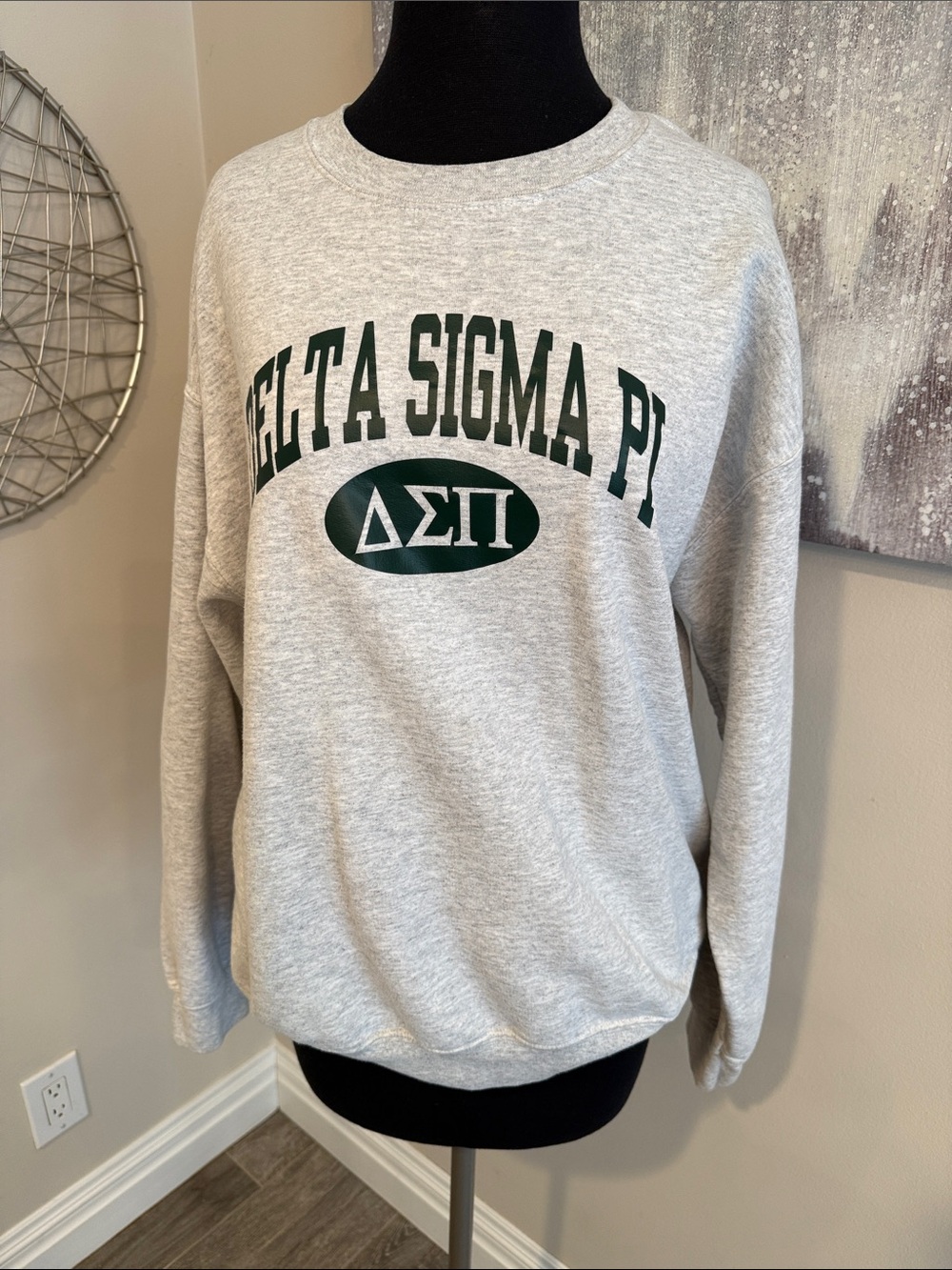Delta Sigma Pi Gray Crewneck Sweatshirt - size Large